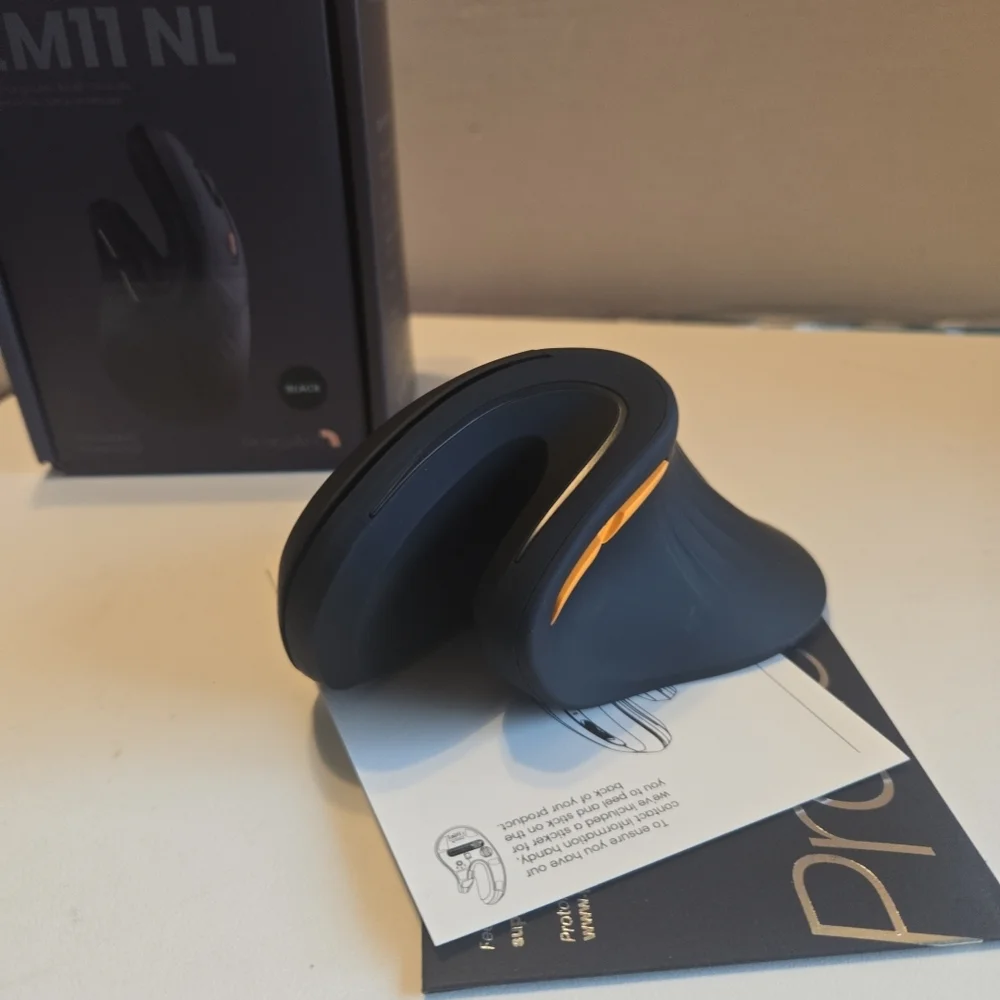 EM11 NL Black Ergonomic Vertical Mouse